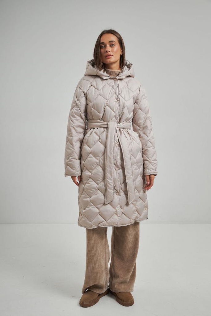 Jacket elongated stitching diamond with a belt